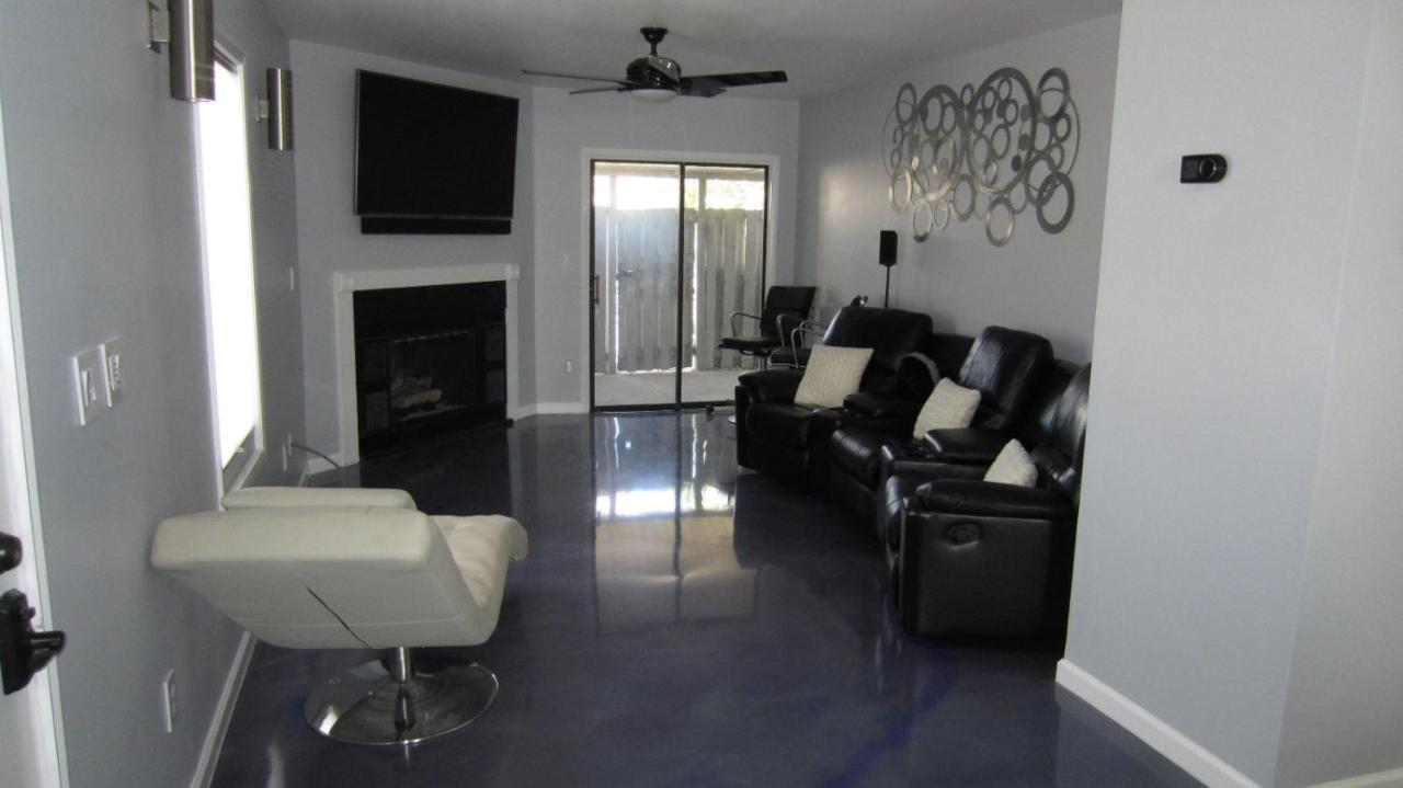 Modern/Retro Condo High Point Luaran gambar